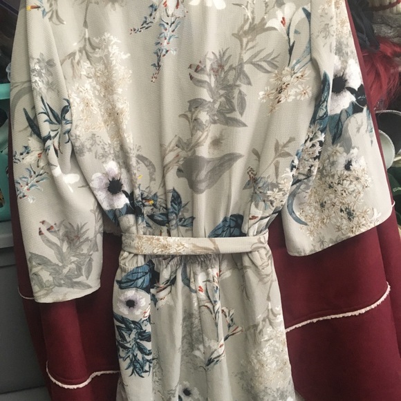 Grey floral romper - Picture 3 of 4